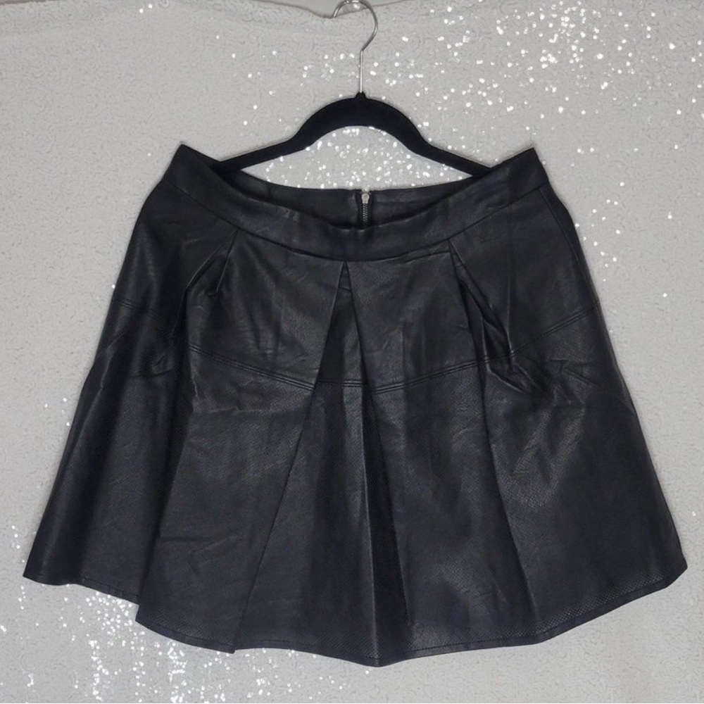 Harve Bernard Faux leather Pleated Skirt NWT